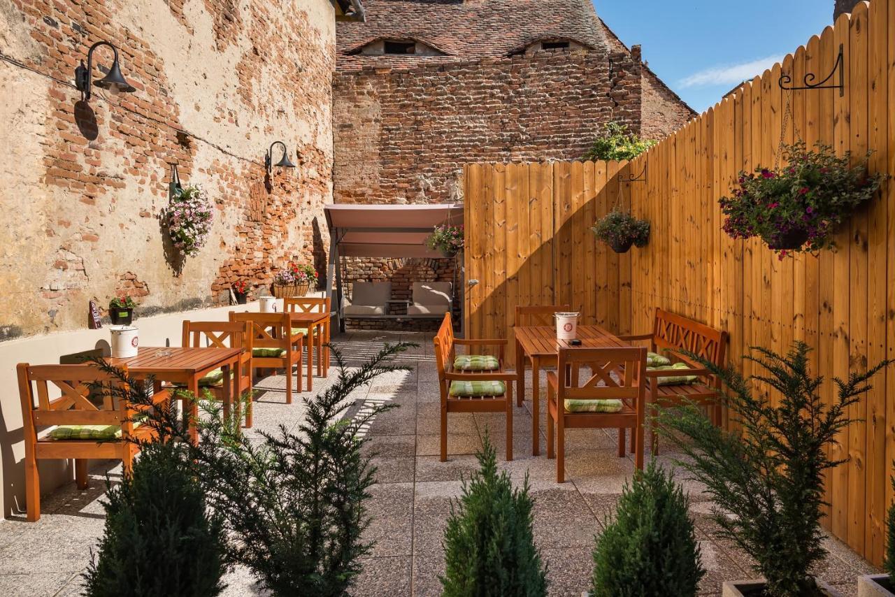 Blumenhaus Sibiu Aparthotel Exterior photo