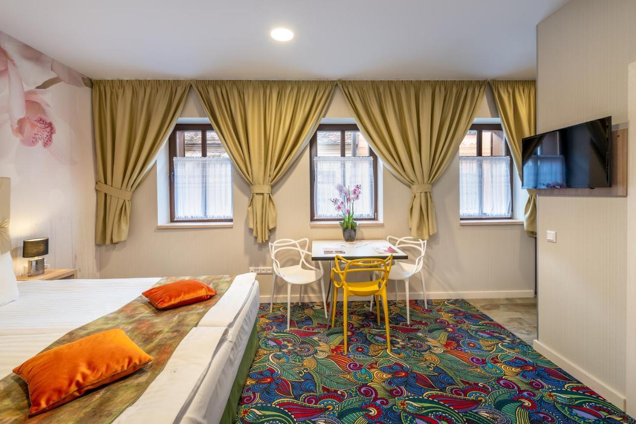 Blumenhaus Sibiu Aparthotel Exterior photo